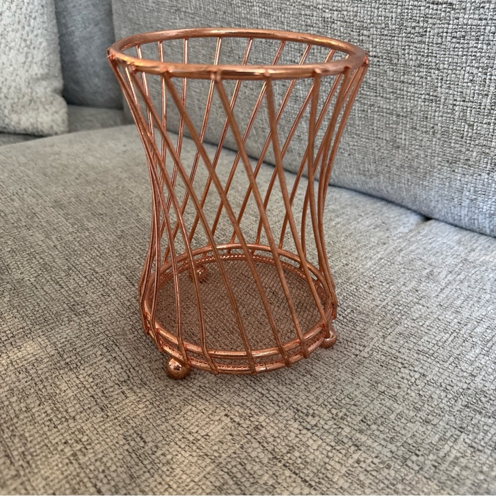 Stylish Copper Wire Kitchen Utensil Holder